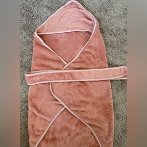 (4 for 20) Beautiful baby plush towel with belt